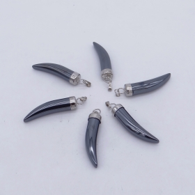 30Pcs/bag Non Magnetic Hematite Teeth With Ring 8X40MM