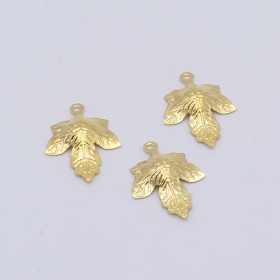 100pcs/lot stainless steel maple leaf charms in gold vacum
