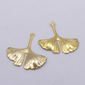 100pcs/lot stainless steel ginkgo leaf charms in gold vacum